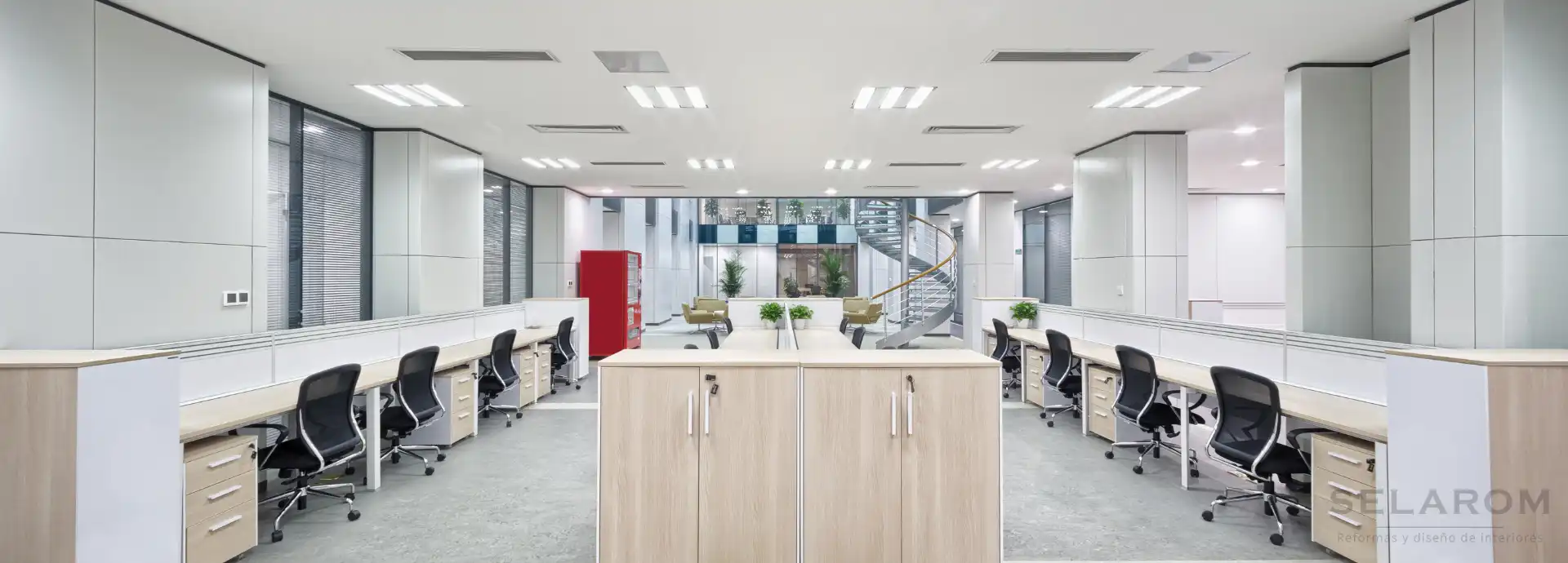 Reforma de oficina para coworking en Barcelona por Selarom